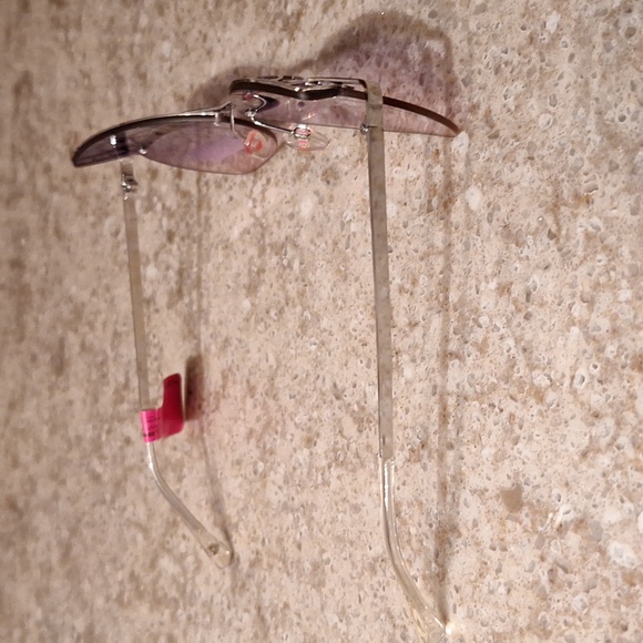 Betsey Johnson butterfly sunglasses - Picture 4 of 10